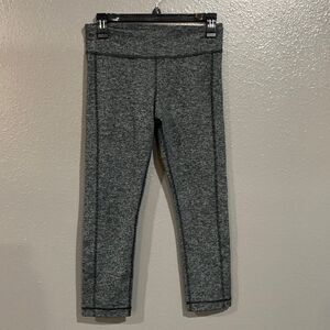 Under Armour Heathered Gray Cropped Capri Leggings S